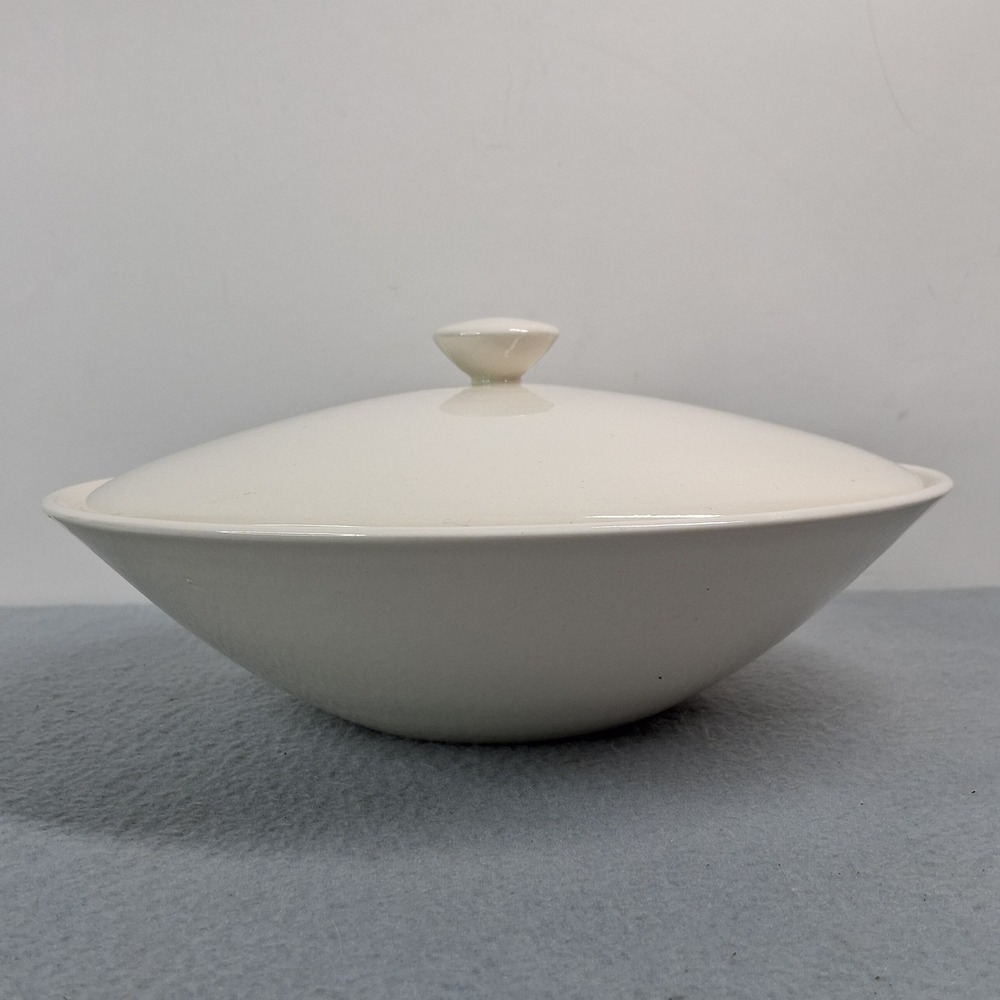Knowles USA 52-8 Ceramic Covered Casserole Serving Dish White Mid Century Modern